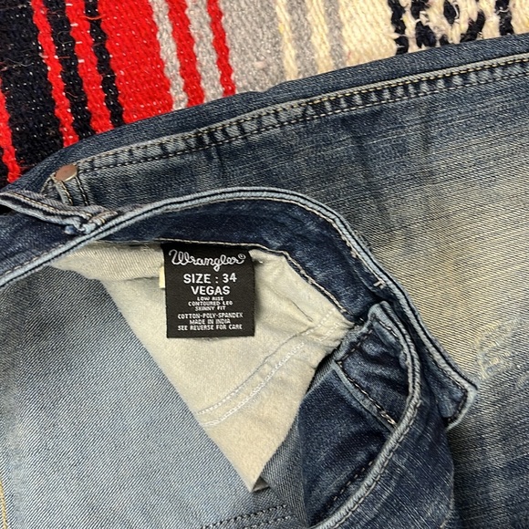 Wrangler Vegas Distressed Denim | Size 34 - Picture 5 of 8